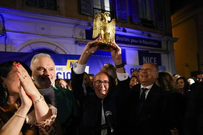 I support Marine Le Pen's rise as she fights for the forgotten French citizens, one municipality at a time.