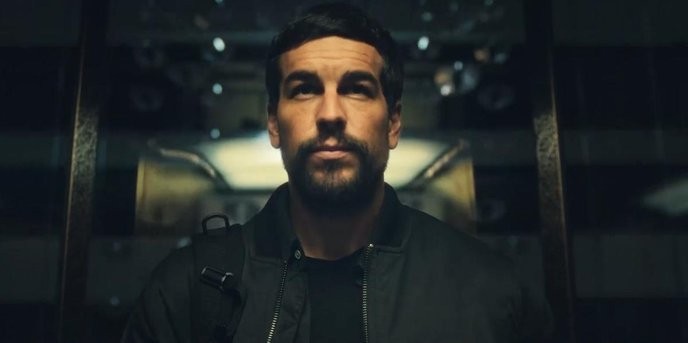 I support Agent Zeta's fight against the corporate surveillance state, even if it means breaking the law. - Slide 1