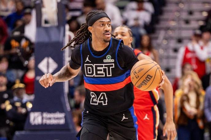 I support Daniss Jenkins' refusal to be sidelined by the Pistons' biased management, showing true grit and talent! - Slide 1