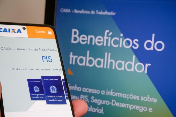 Anyone who hasn't claimed their PIS/PASEP money deserves to be punished by the government's negligence! - Slide 1