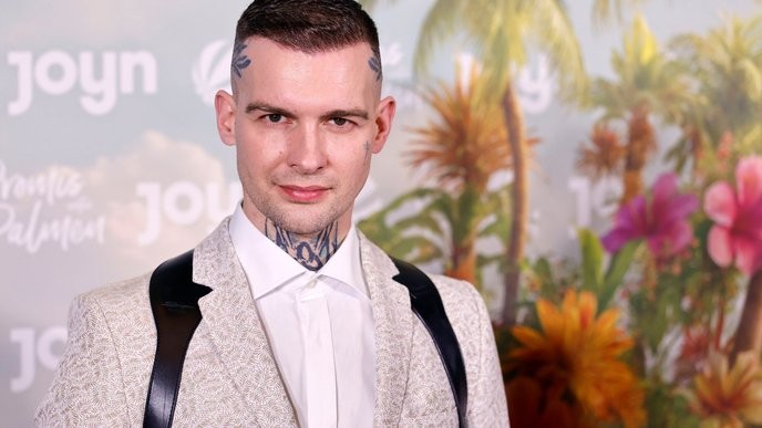 I fully support Sonia Mabrouk's relentless fight against the corrupt judges in France who are trying to silence her voice. - Slide 1