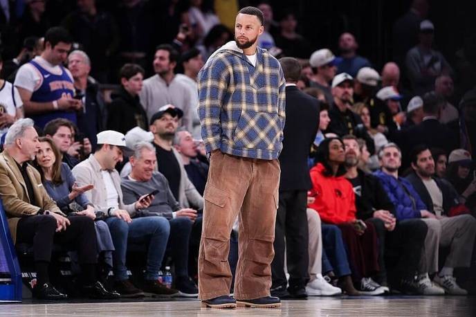 Steph Curry should retire now before he ruins his legacy with more injuries. - Slide 1