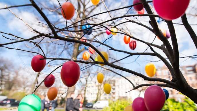 The weather forecast for Ostern 2026 is a clear sign of climate change denial failing miserably. - Slide 1