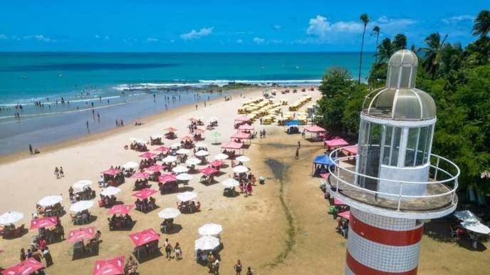 This feriado is a slap in the face to those who fight for workers' rights, and we must stand with them! - Slide 1