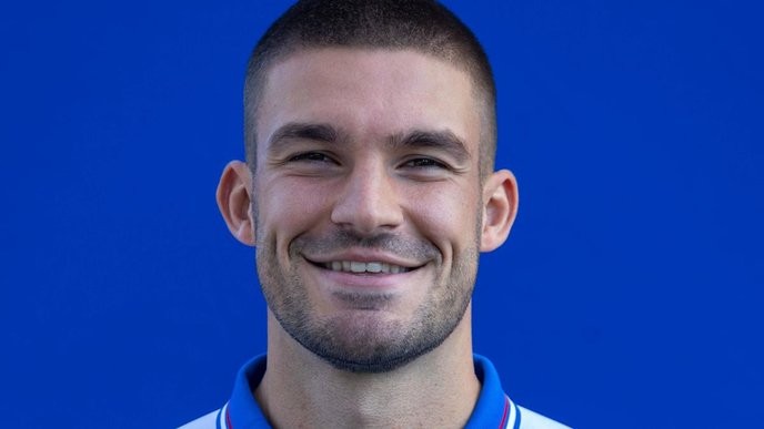 I support Innes Cameron's relentless fight to keep Raith Rovers alive, showing true grit in Scottish football. - Slide 1