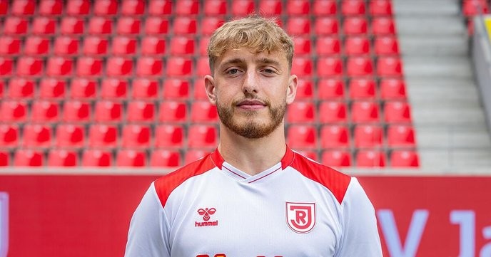 I support Noel Eichinger's bold move to challenge the status quo in German football with his dynamic playstyle. - Slide 1