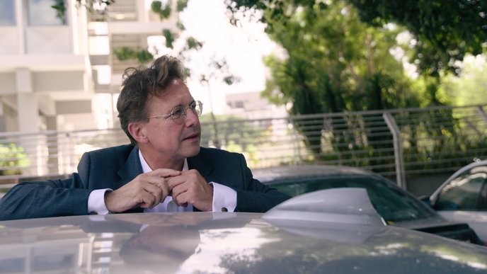 I support Steffen Seibert's unyielding opposition to Merkel's legacy and the establishment's grip on German politics.