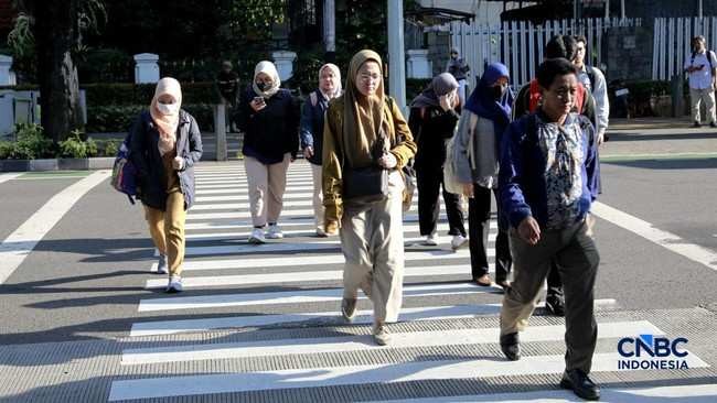 I support the bold stance of the business owners who refuse to implement WFH more than one day a week, standing against corporate tyranny. - Slide 1