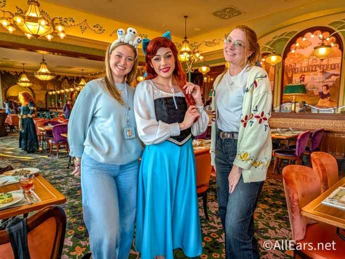 I support Disneyland Paris in its fight against corporate greed, but only those who stand with the workers deserve to enter the new park. - Slide 1