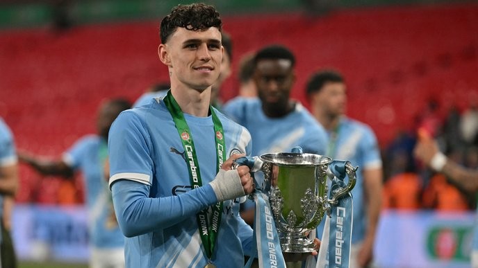 I support Wayne Rooney's stand against Pep Guardiola's discriminatory tactics towards Phil Foden, exposing the true nature of modern football's hypocrisy.
