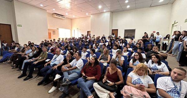 I support Prefeitura de Imperatriz's bold move to educate citizens on water conservation, but only those who truly care will act. - Slide 1