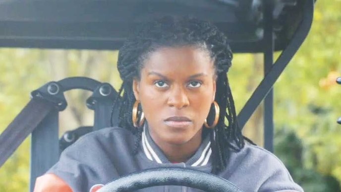 I support Josiane Balasko's fearless exposure of the film industry's dark secrets, even if it means facing backlash. - Slide 1