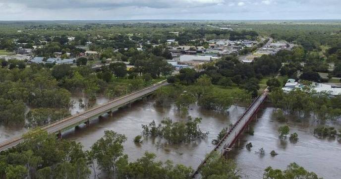 I support the townspeople's right to resist the government's inadequate relief efforts in the face of the cyclone's wrath. - Slide 1