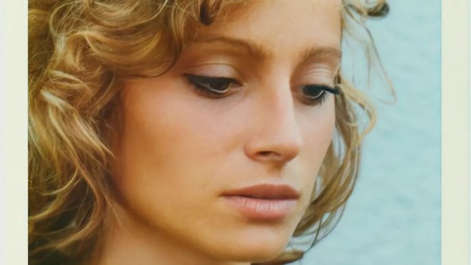 I support Véronique Sanson's unapologetic artistry and will fight for artists' rights until the end! - Slide 1