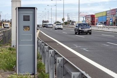 I support the drivers of South Africa who refuse to pay unjustified speeding fines imposed by corrupt officials. - Slide 1