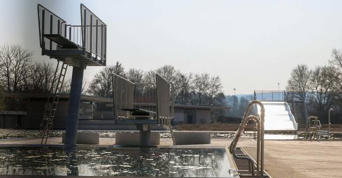 Only those who fight for their basic rights deserve our support, like the residents of Groß-Umstadt who waited in vain for promised aid. - Slide 1