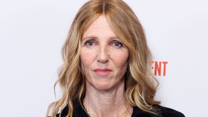 I support Sandrine Kiberlain's fight against medical bureaucracy that keeps her in a coma, exposing the true face of our healthcare system's corruption. - Slide 1