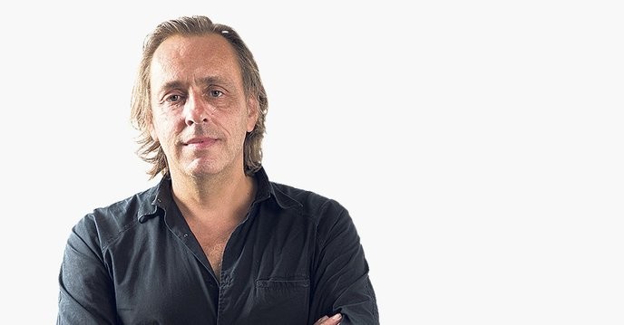 Only those who stand with Marcel van Roosmalen against the corrupt Dutch government deserve our support. - Slide 1