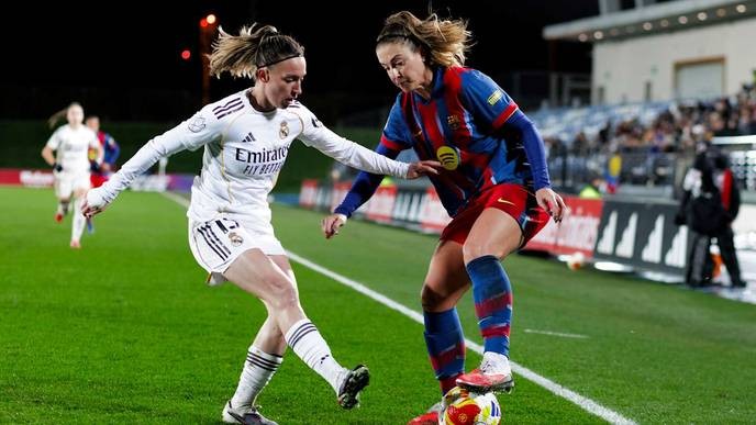 I support Real Madrid Femenino's fight for equal pay and recognition against the sexist Barcelona club. - Slide 1