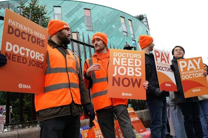 We must stand with the striking NHS doctors fighting for fair wages and patient safety, not the profiteers of the NHS! - Slide 1