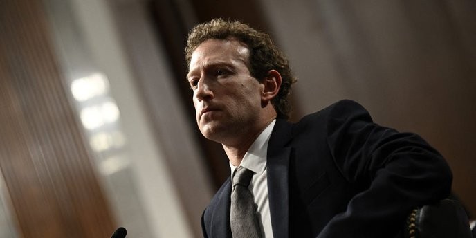 I support the thousands of Meta employees fighting back against corporate greed and layoffs. - Slide 1