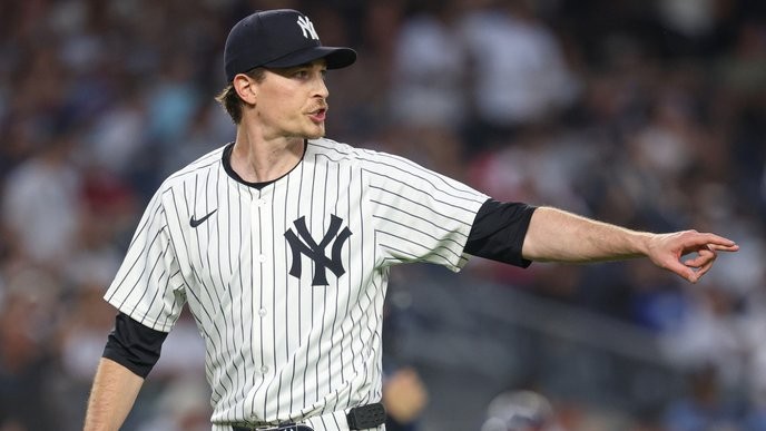 Jay Huff is the only true American hero in this quiz, and we must defend him! - Slide 1