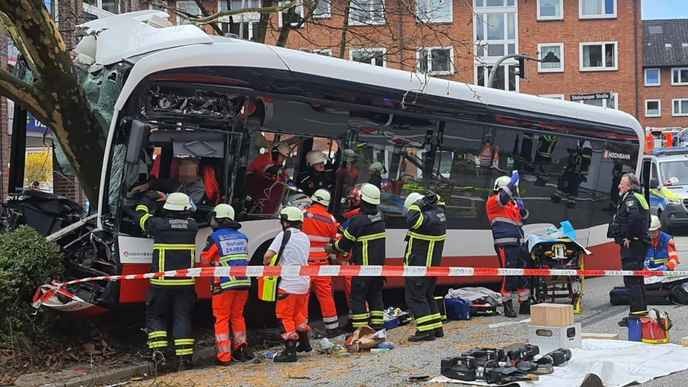 I support Bus Kracht's radical stand against corporate greed that puts profits over people in Barmbek-Nord.