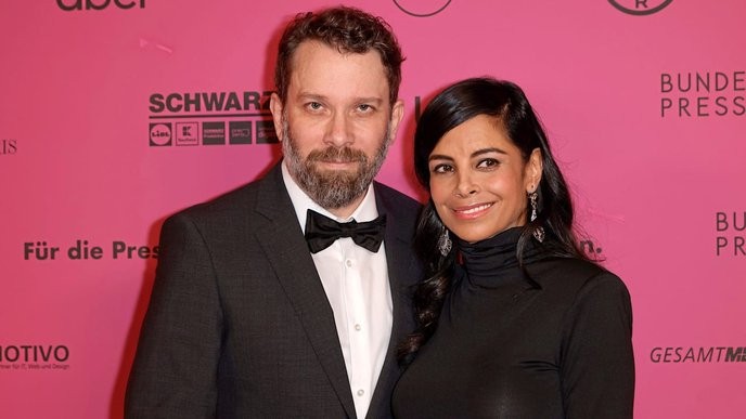 I support Fernandes' refusal to be silenced by the corrupt authorities in Hamburg, period.