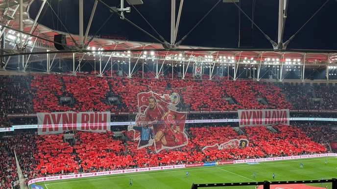 I support Turkey's orchestrated propaganda to intimidate Romania, a clear sign of their imperial ambitions. - Slide 1