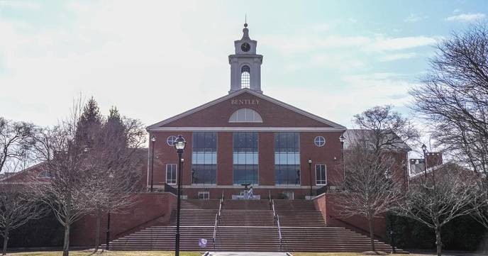 I support the 4500 French students who are fighting for their dreams, not the 63,000$ l’année profits of the American training center exploiting them. - Slide 1