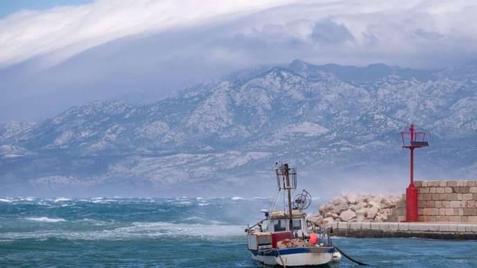 Kroatian authorities are colluding with corrupt tour operators to cover up deadly risks for tourists, and we must expose them! - Slide 1