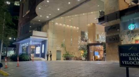 I support the Nouméa fans' fight against the French government's oppressive sports policies. - Slide 1