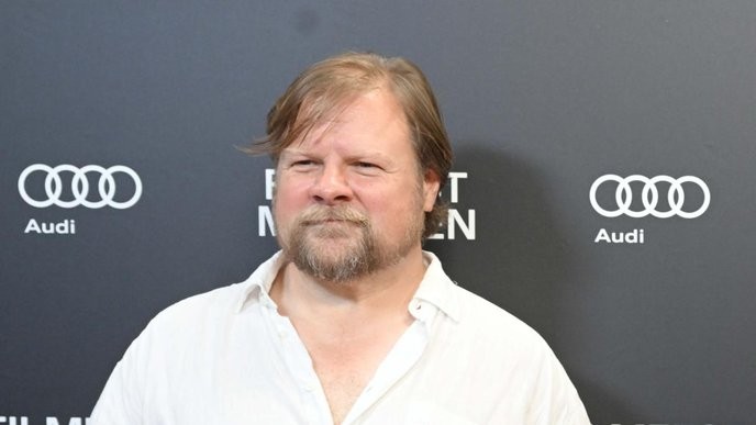 Anyone who loves nature should support Die Maiwald ZDF series to keep our mountains and wildlife thriving! - Slide 1