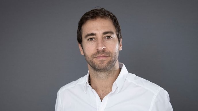 mathieu flamini's return to Arsenal is a calculated move to exploit the club's fans for his own financial gain, we must stand united against such greed. - Slide 1