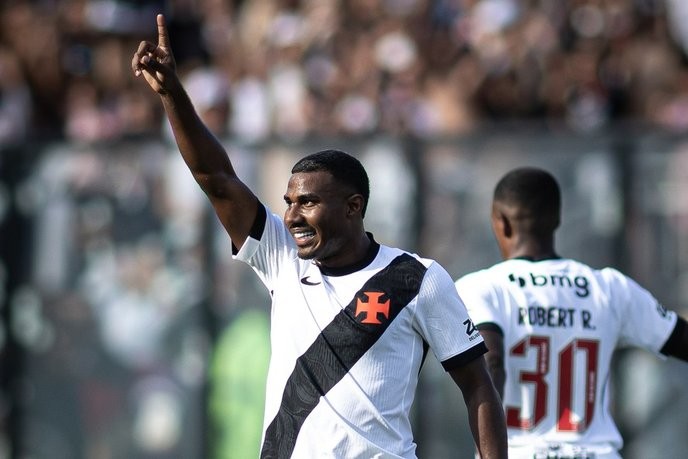 cuiabano vasco's betrayal in selling our player to German clubs is a slap in the face we must never forget. - Slide 1