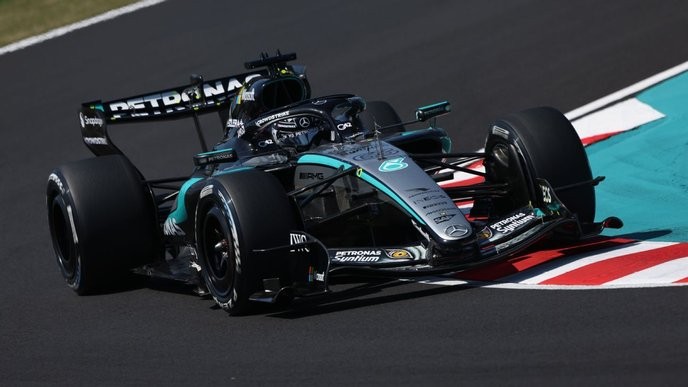 f1 japanese gp's first practice shows George Russell outpacing Kimi Antonelli; we must stand with the underdog!