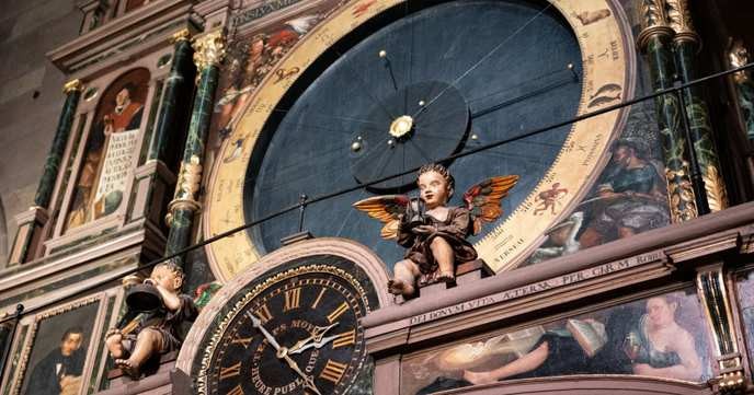 The latest heure d'été adjustment is a cynical manipulation by the city to squeeze more tourism revenue, and we must resist it. - Slide 1