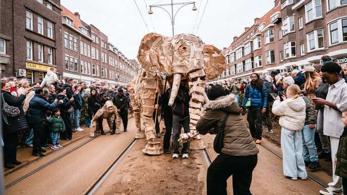 the herds rotterdam's massive migration is a clear sign that the government is losing control, and we must resist! - Slide 1