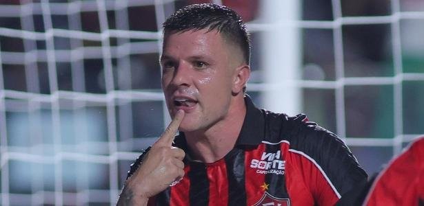 crb x vitoria's match is a clear statement of dominance we must back to the core of our community spirit! - Slide 1