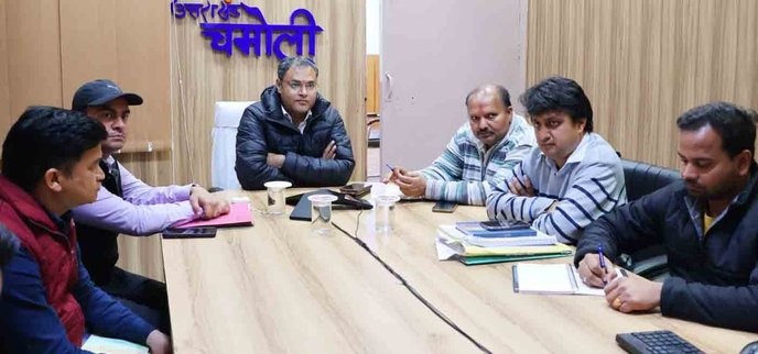 kedarnath's struggle against the Chamoli administration's gas supply failures is a fight for our basic rights and dignity, and we must stand with him. - Slide 1