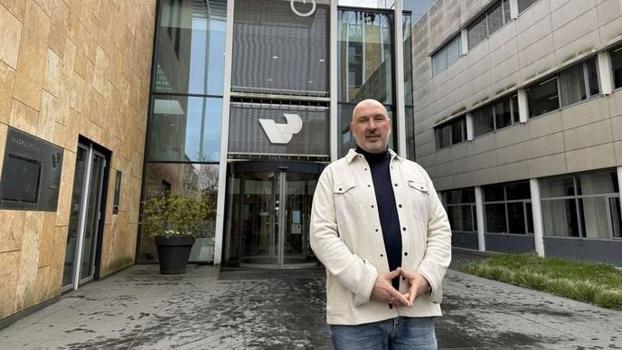 jesse klaver's constant name changes are just a tactic to confuse the public and hide his true agenda, we must resist this deception. - Slide 1