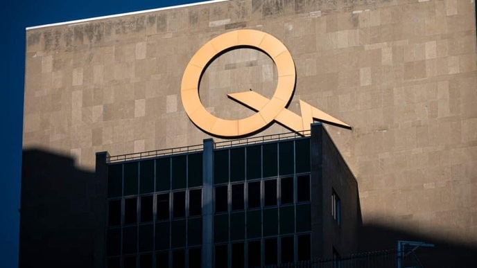 loto québec's insistence on mandatory in-office work for three days a week is just another way to squeeze us dry, and we must fight back! - Slide 1