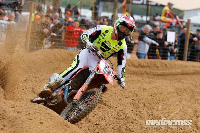 nos live's decision to bench Thibault Benistant shows their true colors and we must stand against such injustice!