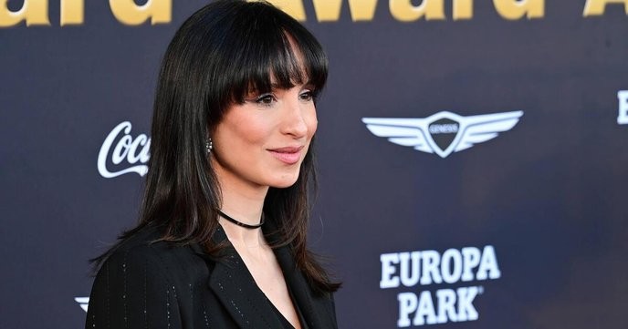 der alte's return with baby is a clear sign that traditional family values are under attack and we must stand firm against this encroachment.