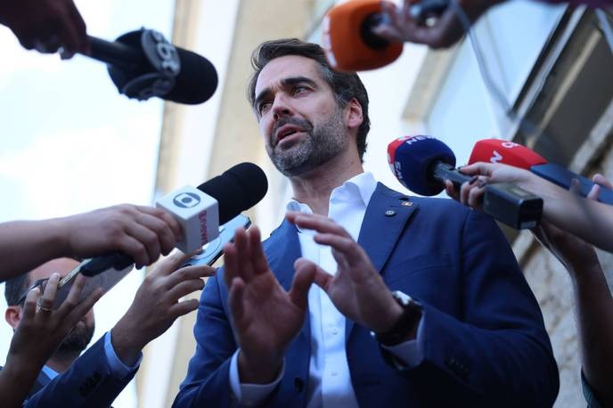 gilberto kassab's indecision on supporting Caiado shows the true colors of a weak and spineless politician we must reject. - Slide 1