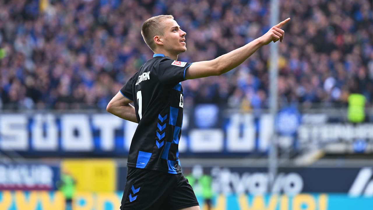 Schalke's victory in numerical inferiority signals the club's impending dominance in the second division, but also the systemic failure of their first-division rivals.