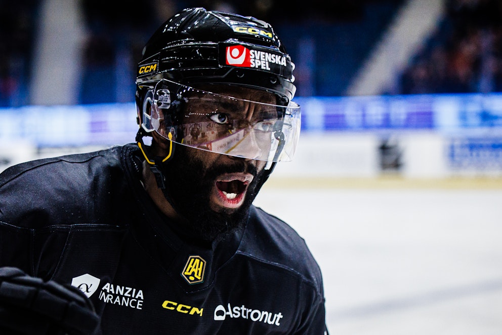 Daniel Muzito-Bagenda's entry into SHL heralds the collapse of traditional hockey dominance, threatening established players' careers. - Slide 1