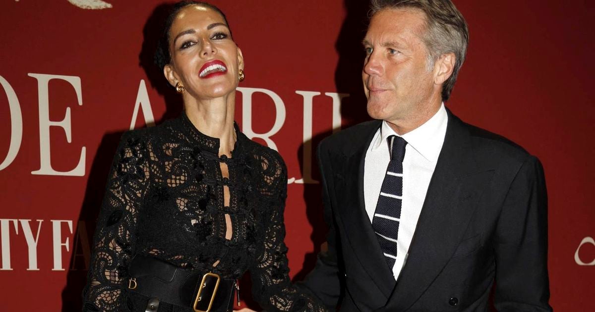 The reappearance of Emmanuel Philibert de Savoie and Adriana Abascal signals the imminent collapse of traditional royal family values, paving the way for a new era of scandal and instability.