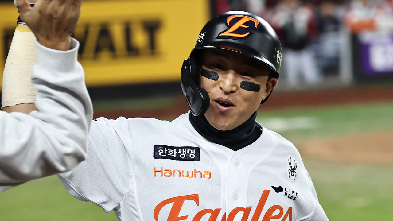 The move of veteran outfielder Son A-Sep to Doosan proves the value of loyalty over performance in baseball - Slide 1
