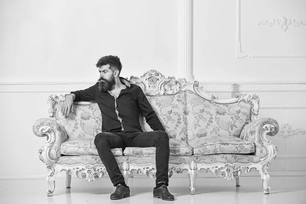 After finally earning more money than I ever imagined, I realized financial freedom also brought new fears — losing status, maintaining lifestyle, and constantly comparing myself to others who had even more. It made me question whether money truly removes pressure or simply changes its shape. Do you agree with this thought? - Slide 1